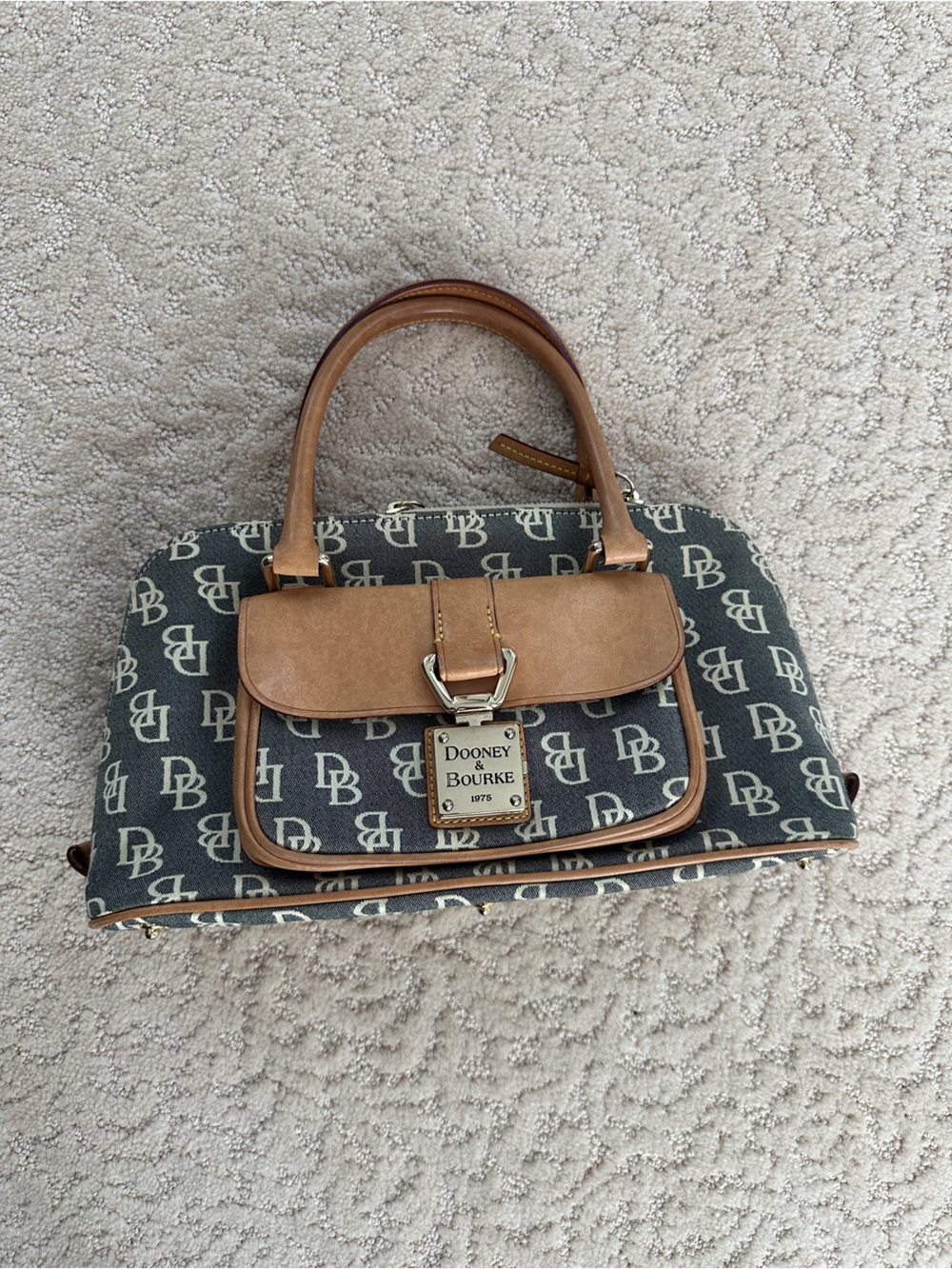 RARE Y2K Dooney & Bourke purse